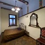 королівські на вулиці лесі українки 19 *