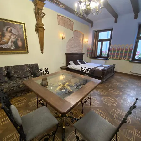 королівські на вулиці лесі українки 19 * Leópolis