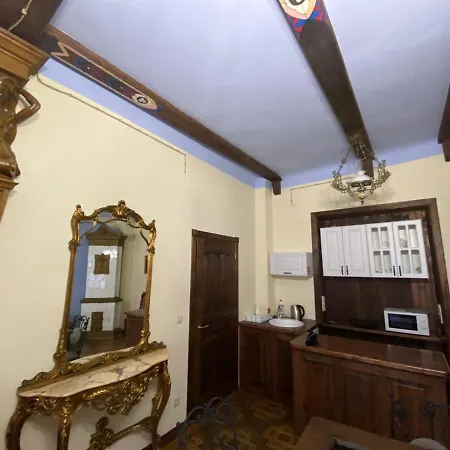 Apartamento королівські на вулиці лесі українки 19 *