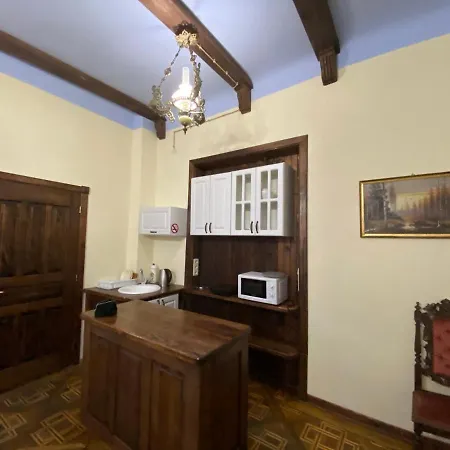 королівські на вулиці лесі українки 19 Leópolis