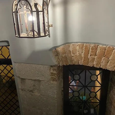 королівські на вулиці лесі українки 19 *