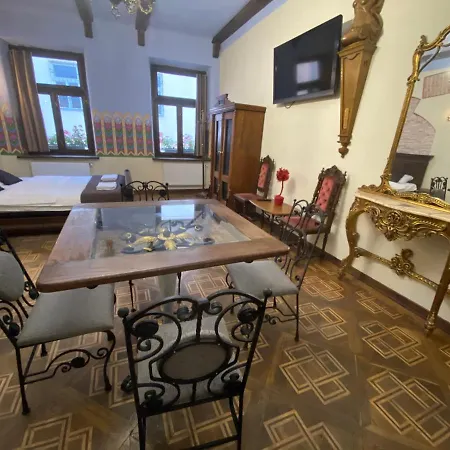 Apartamento королівські на вулиці лесі українки 19