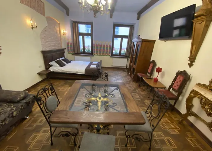 королівські на вулиці лесі українки 19