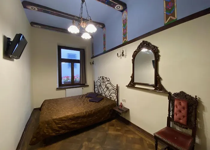 королівські на вулиці лесі українки 19 *