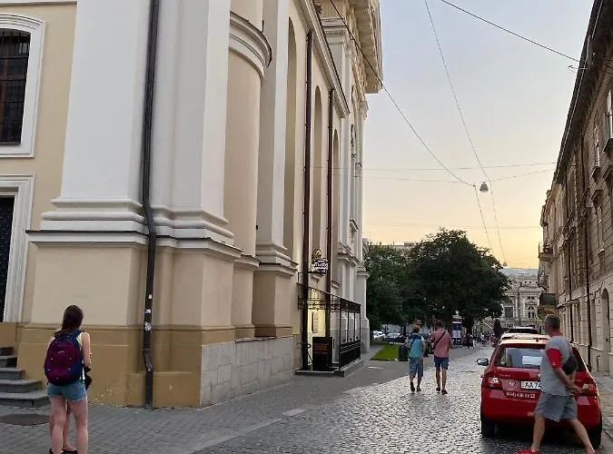 королівські на вулиці лесі українки 19 * Lviv