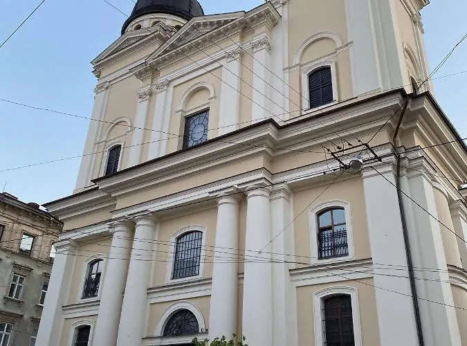 королівські на вулиці лесі українки 19 Apartment *