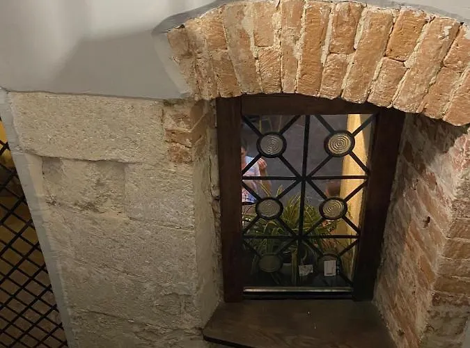 королівські на вулиці лесі українки 19 *