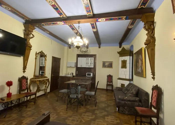 королівські на вулиці лесі українки 19 *