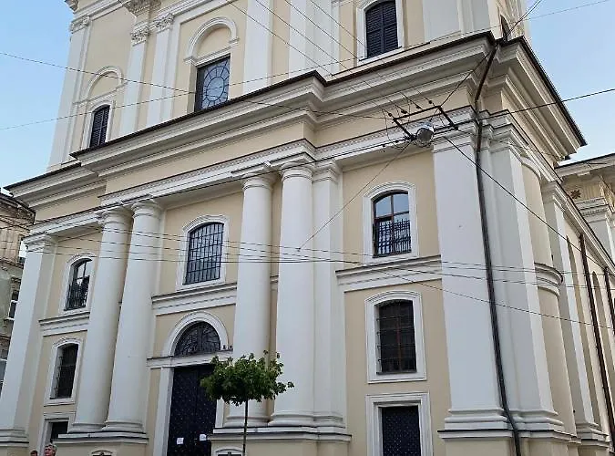 королівські на вулиці лесі українки 19 *