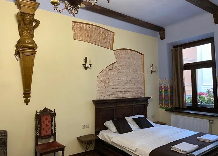 королівські на вулиці лесі українки 19